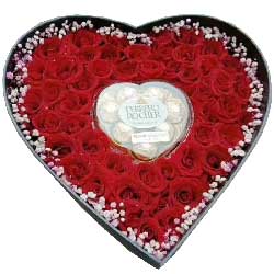 99朵红玫瑰，8颗费罗列巧克力礼盒装，情爱到永久