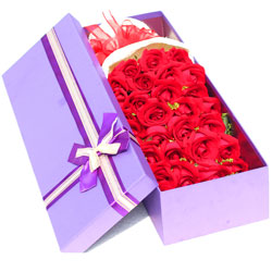 36朵红玫瑰，礼盒装，有你幸福就足够