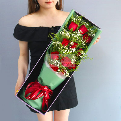 11朵红玫瑰，礼盒装，有你才有光明和未来