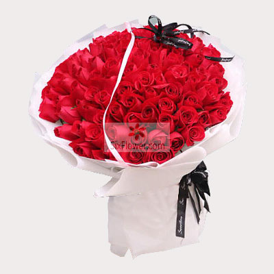 99朵红玫瑰，温馨的爱与常伴