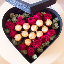 11朵红玫瑰巧克力礼盒，每逢佳节倍思爱