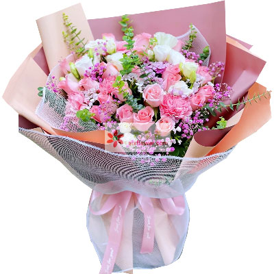 16朵戴安娜粉玫瑰康乃馨，彼此关心和呵护