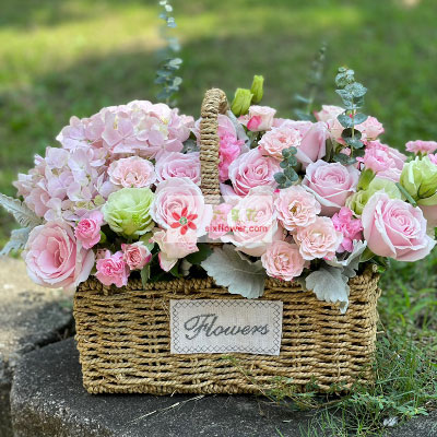22朵粉色佳人粉玫瑰小花篮，美妙的爱情