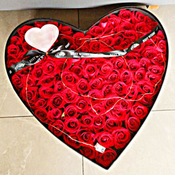 99朵红玫瑰礼盒，要和你一生一世