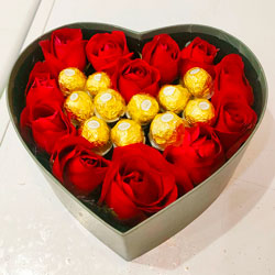 11朵红玫瑰巧克力礼盒，好想好好爱你