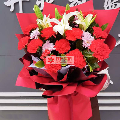 19朵红色康乃馨百合，选择一束鲜花来送给自己的朋友、</p><p><img draggable=