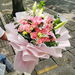 11朵粉玫瑰康乃馨，祝你开心每一天