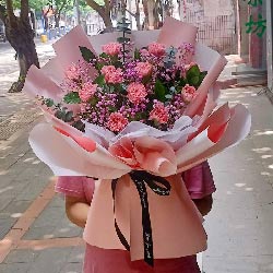 11朵粉色康乃馨满天星，永远幸福快乐