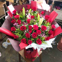 29朵红玫瑰百合，美丽的相遇