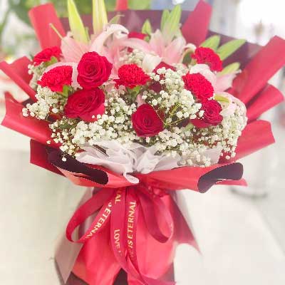 6朵红玫瑰康乃馨百合花，梦想和希望