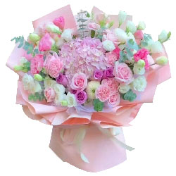11朵玫瑰混搭粉色绣球，充满光彩和喜悦