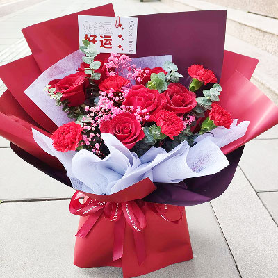红玫瑰+红色康乃馨，充满欢笑和幸…