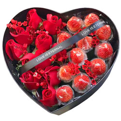 11朵红玫瑰草莓礼盒，浪漫之恋