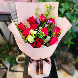 11朵红玫瑰桔梗，祝我爱的人幸福快乐