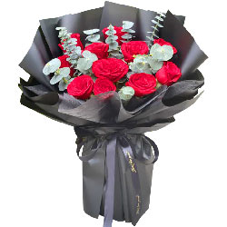 11朵红玫瑰黑色包装，愿幸福无期