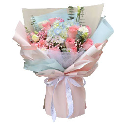 11朵戴安娜粉玫瑰蓝色绣球花，爱照耀幸福的光芒