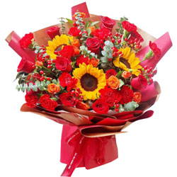 12朵红玫瑰红色康乃馨向日葵，幸福而温馨时光